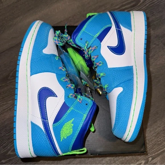 Nike Air Jordan 1 Mid SE GS 'Sprite' Size 4.5Y - Picture 5 of 7